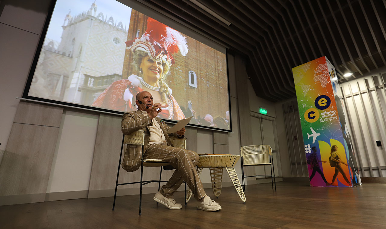 Maurizio Agosti carnaval de venecia.jpg