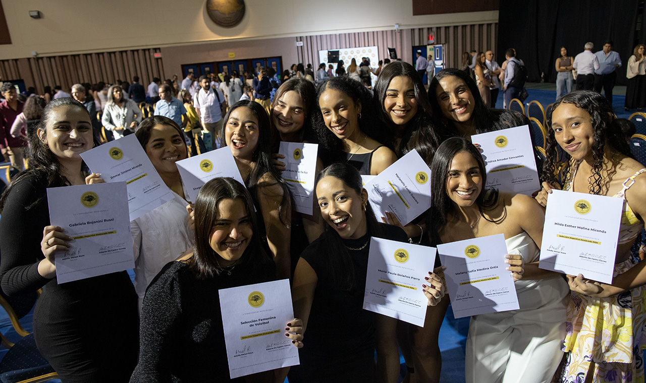 Ceremonia premiacion estudiantes.jpg